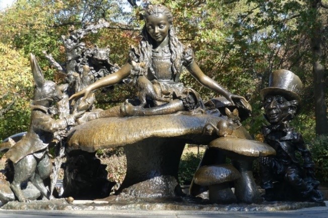 Statue von Alice im Wunderland im Central Park