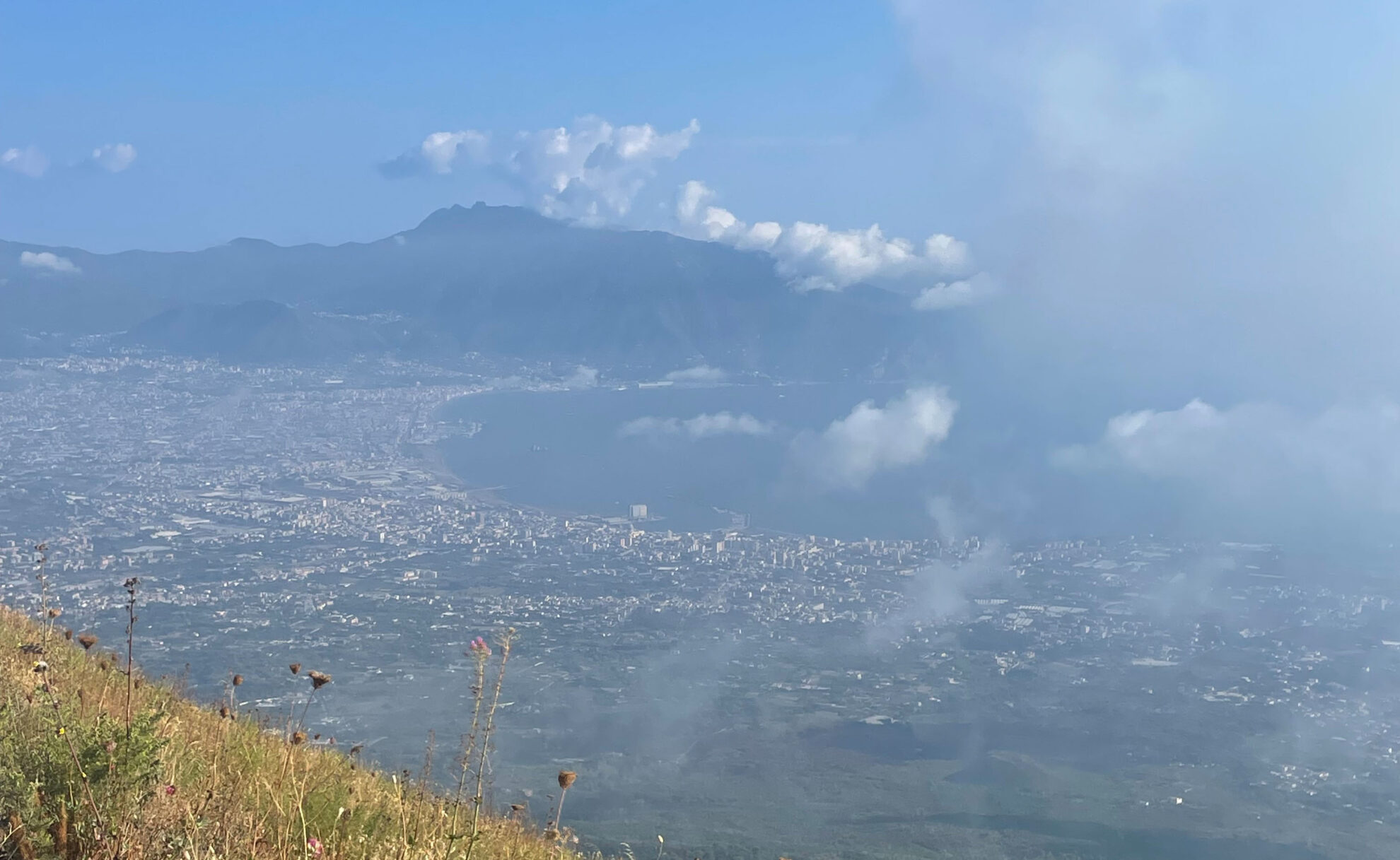 Blick auf Napoli vom Vesuv aus