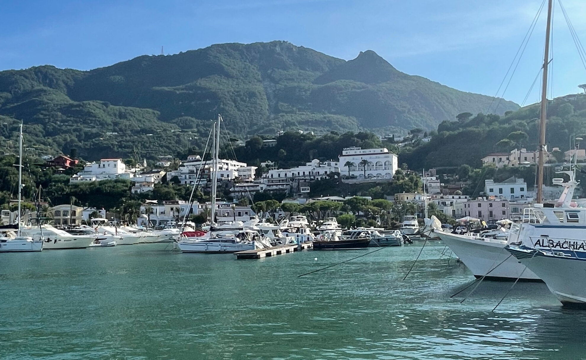 Hafen von Ischia