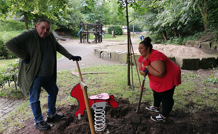 Arbeiten auf dem Spielplatz