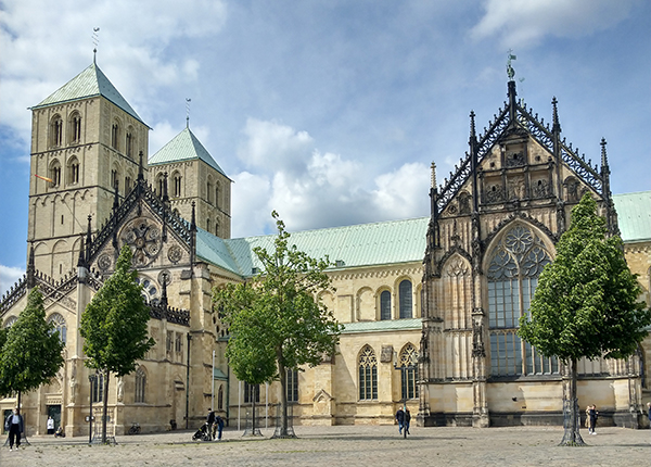 Domplatz, am Samstag ist hier immer Markt