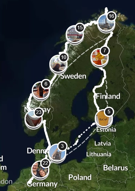 Eine Karte zeigt eine Route durch Skandinavien, einschließlich Norwegen, Schweden, Finnland und Estland. Markierungen mit Zahlen und Bildern kennzeichnen verschiedene Punkte entlang der Route, darunter Restaurants und Sehenswürdigkeiten. Die Route verläuft von Dänemark über Deutschland bis zu den skandinavischen Ländern.
