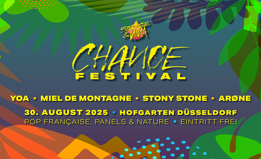 Ein farbenfrohes Festivalplakat für das CHANCE Festival, das am 30. August 2025 im Hofgarten Düsseldorf stattfindet. Künstler sind Yoa, Miel de Montagne, Stony Stone und Aröne. Es wird Pop française, Panels und Natur geboten. Der Eintritt ist frei.