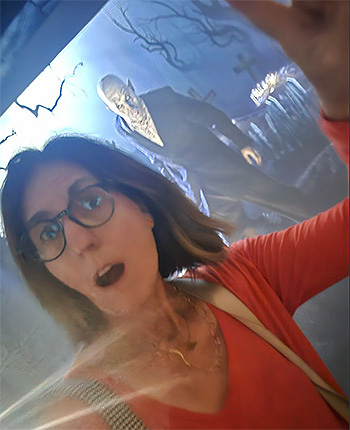 Ein Selfie mit dem Abbild von Graf Dracula