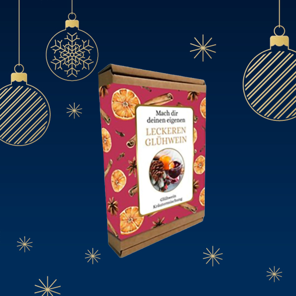 Eine Verpackung für Glühwein mit dem Titel "Mach dir deinen eigenen leckeren Glühwein" auf einem festlichen Hintergrund mit Weihnachtsornamenten.